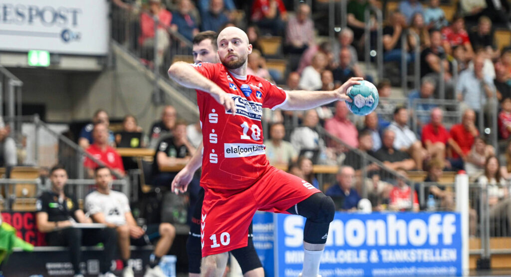 Das Bild zeigt einen Handball Spieler der HSG Nordhorn-Lingen.